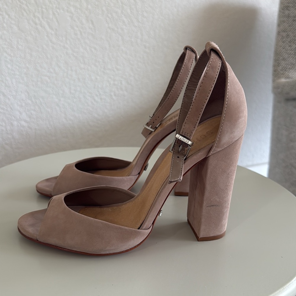 Schutz pumps